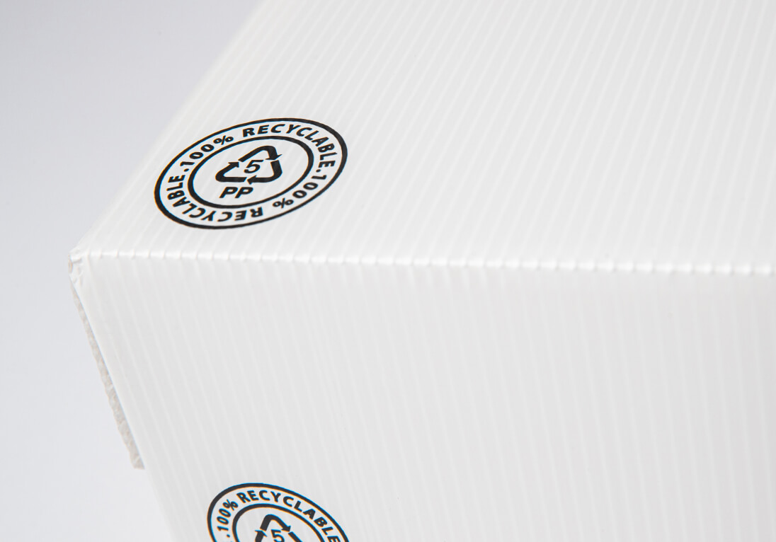 Tri Pack-emballage med det genanvendelige logo 100%.